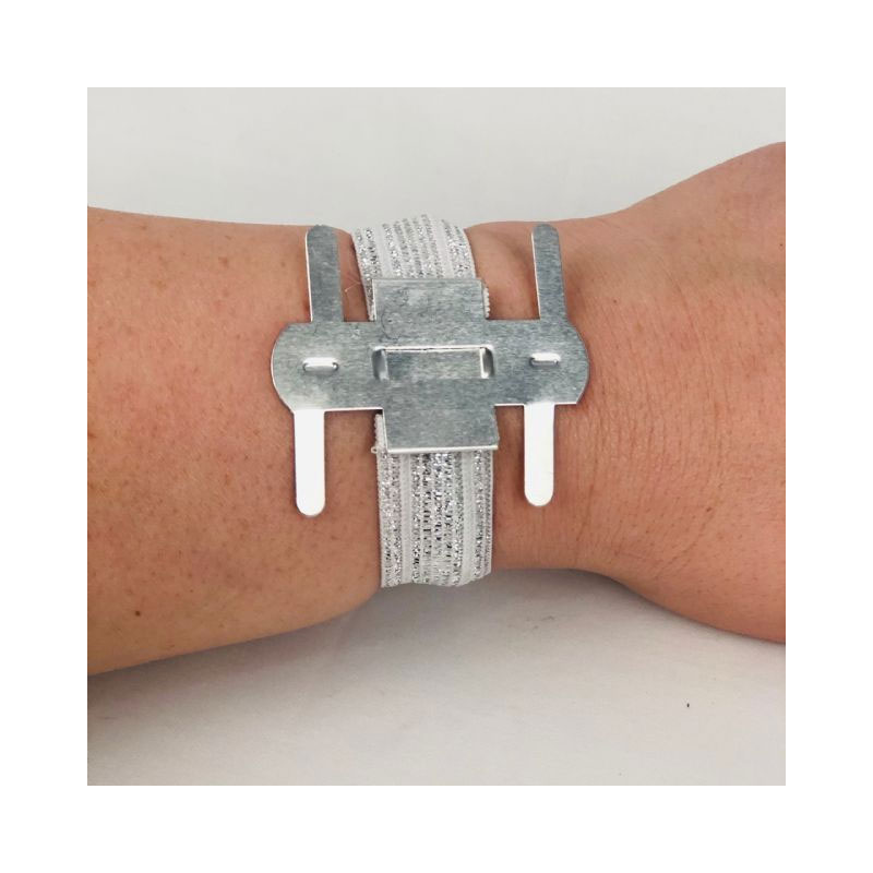 COR8 Corsage wristlet - Image 1