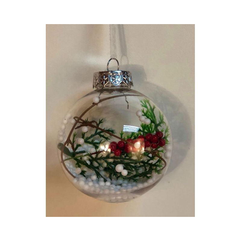 XMA53Y Clear Bauble With Christmas Scene Inside - Image 1